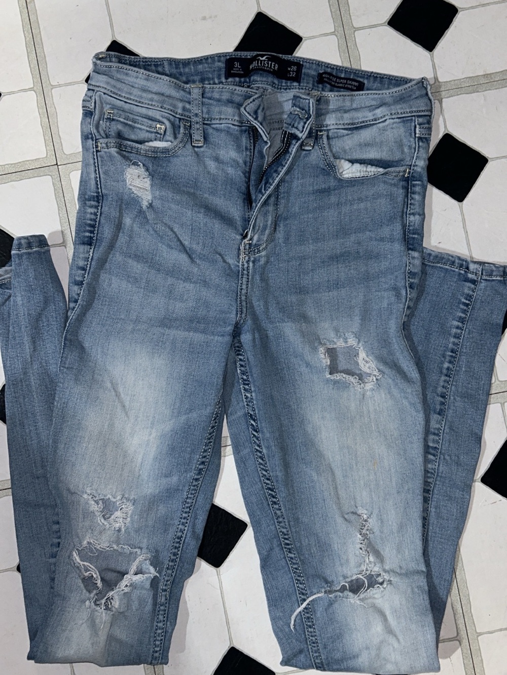 Hollister Women's Light Wash Ripped Skinny Jeans